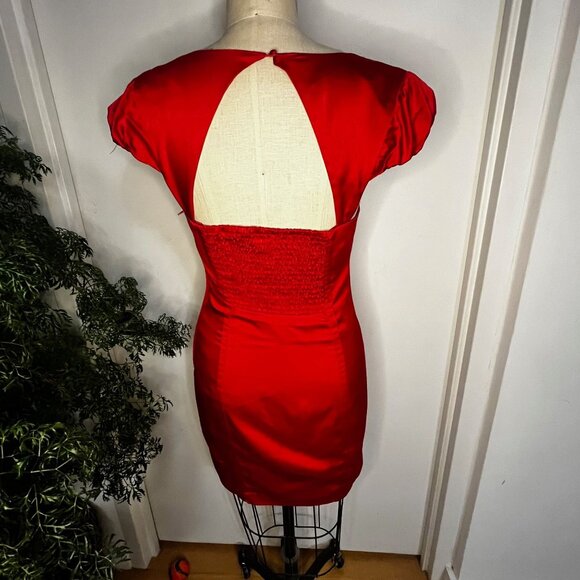 GUESS Cherry Red Ruched, Sweetheart Neck, Satin Bodycon Mini Dress Size 8 - Picture 5 of 8